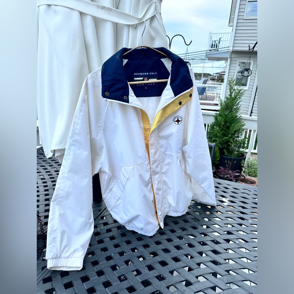 Men’s Vintage Members Only Mariner Medium Windbreaker Jacket Zip Up White Blue